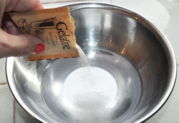 [Image: 2013-02-01-snow-globes-1-580x400.jpg]