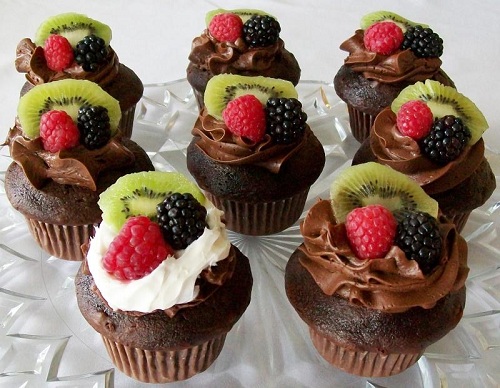 [Image: chocolate-kiwi-and-berries-cupcake-choco...00-622.jpg]