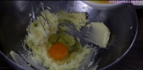 Đánh bông trứng với bơ