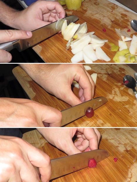 Chuẩn bị các loại trái cây phủ lên bề mặt bánh